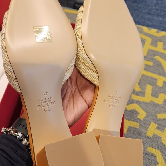 Valentino V logo tan slide sandal size 41 - Picture 4 of 7